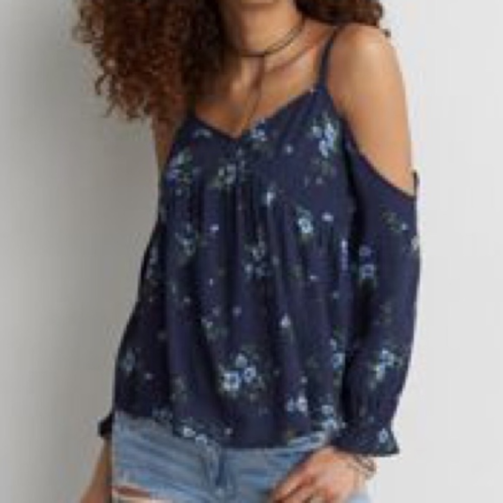 AE Cold Shoulder Top size S