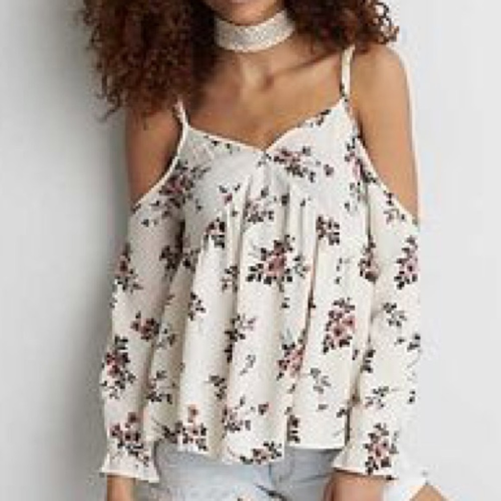 AE Cold Shoulder Top size S