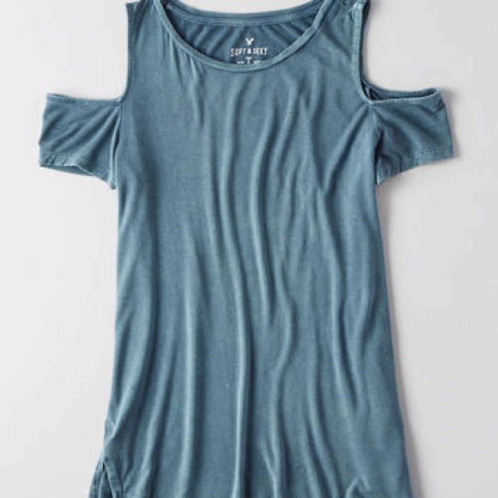 AE Soft and Sexy Cold Shoulder Top sz S