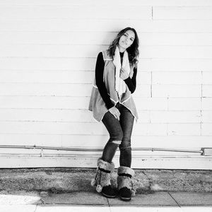 Bearpaw Tama rabbit fur boot size 9