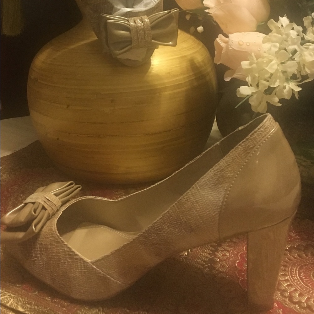 Open Toe Pumps with Bow