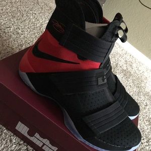 Lebron Soilder 10