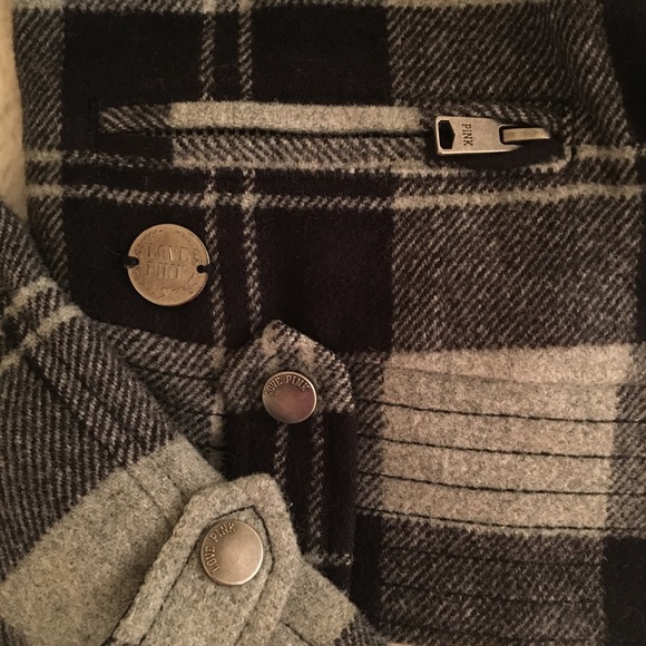 PINK Victoria's Secret flannel jacket - Picture 8 of 8