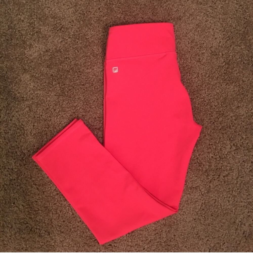 SOLD ON Ⓜ️**Fabletics Coral Cropped Legging