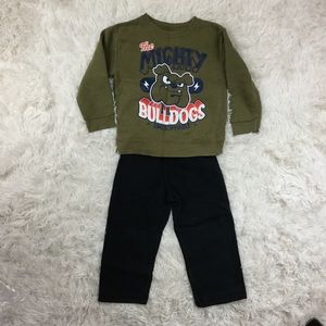 2 piece green sweat shirt and black pants bundle