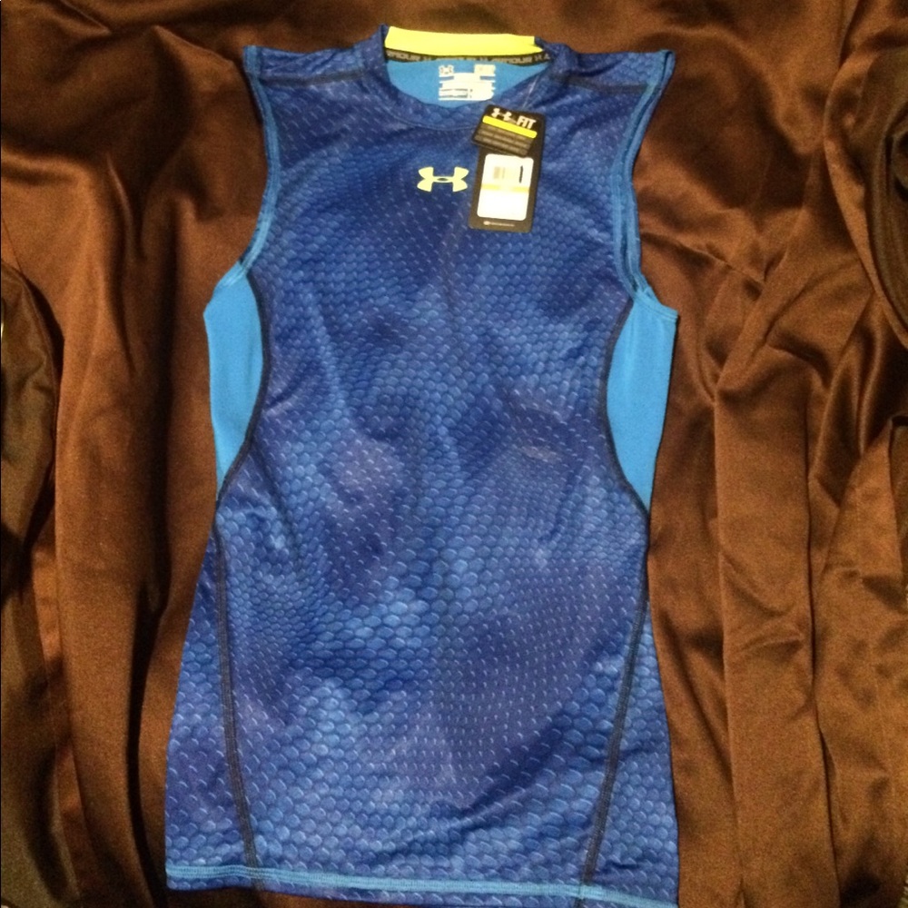 Under armour compression shirt read description