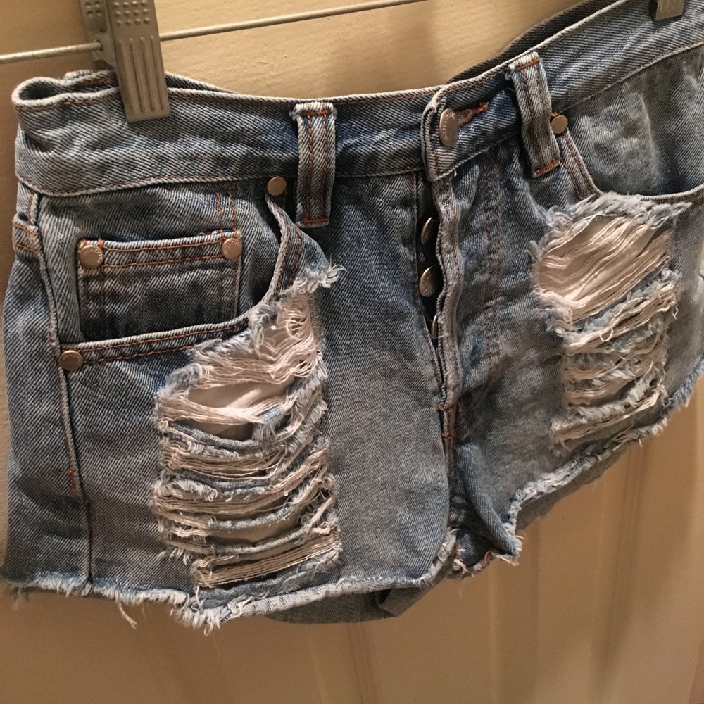 Minkpink ••• Distressed denim shorts