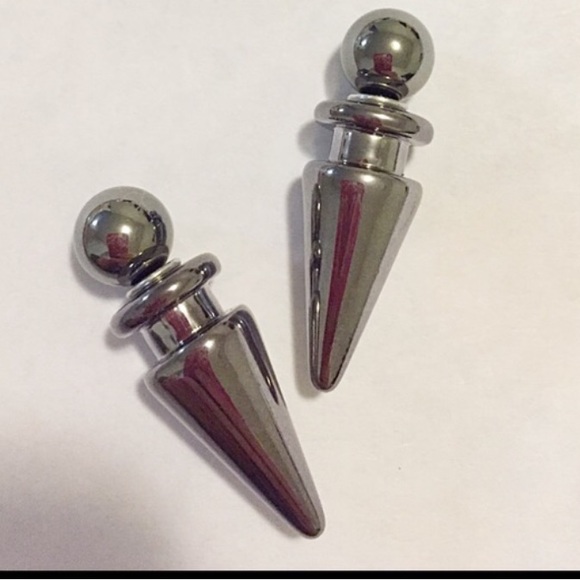 Spike earrings - Picture 2 of 2