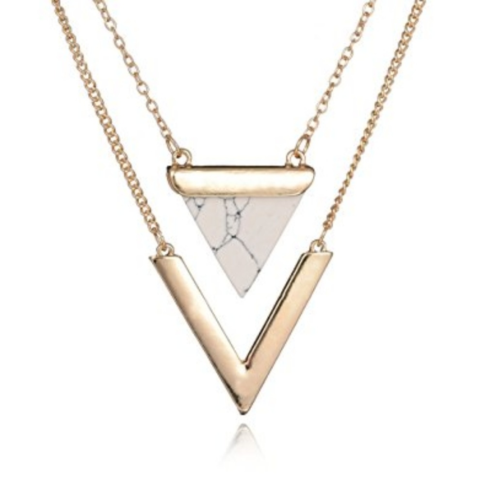 NWT! CHIC LAYERED NECKLACE! ❤️