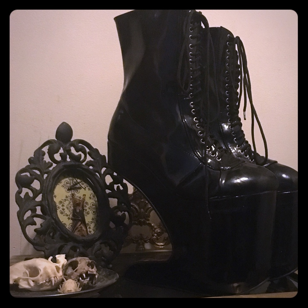 Bettie Page Heelless Platfrom Goth Fetish boots.