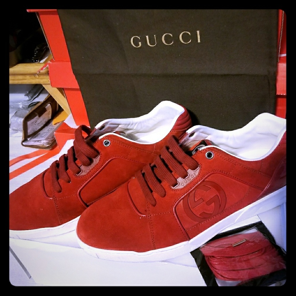 GUCCI RED SUEDE INTERLOCKING G SNEAKER