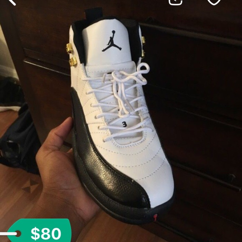 Jordan 12 size 7 taxis
