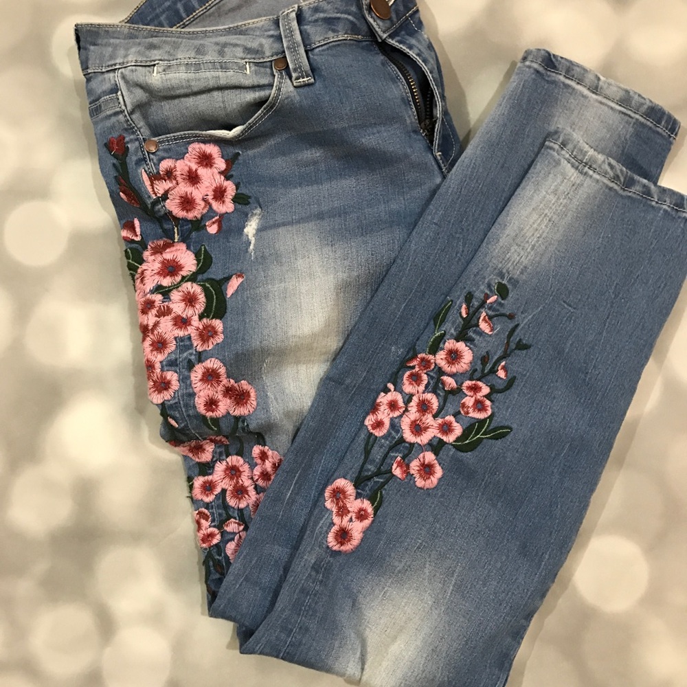 Embroidered flowered jeans