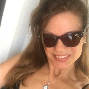 Meet your Posher, Eleni