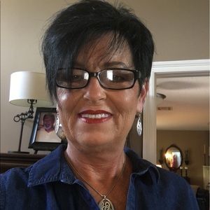 Meet your Posher, Lori