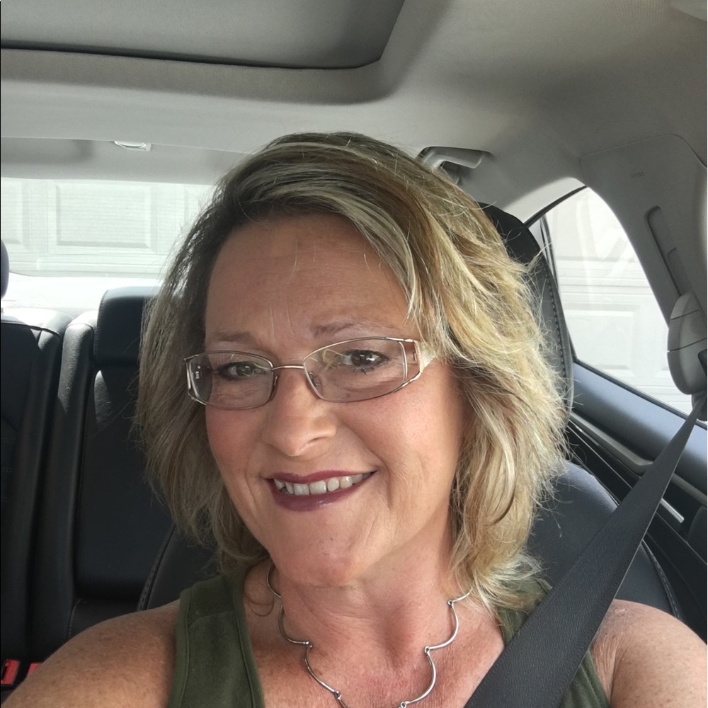 Meet your Posher, Annamaria