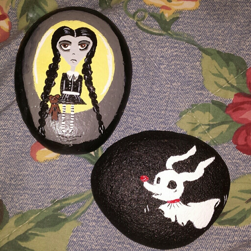 Hand painted Rocks🎃 - Picture 1 of 3