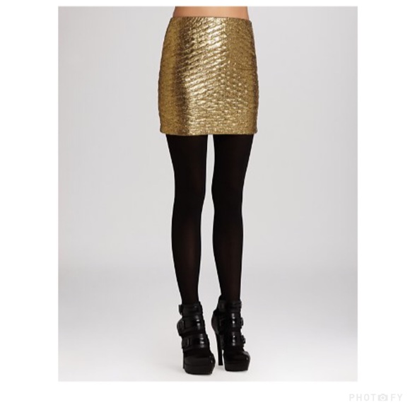 ❌SOLD❌BCBGeneration gold texture XS Mini Skirt - Picture 2 of 8