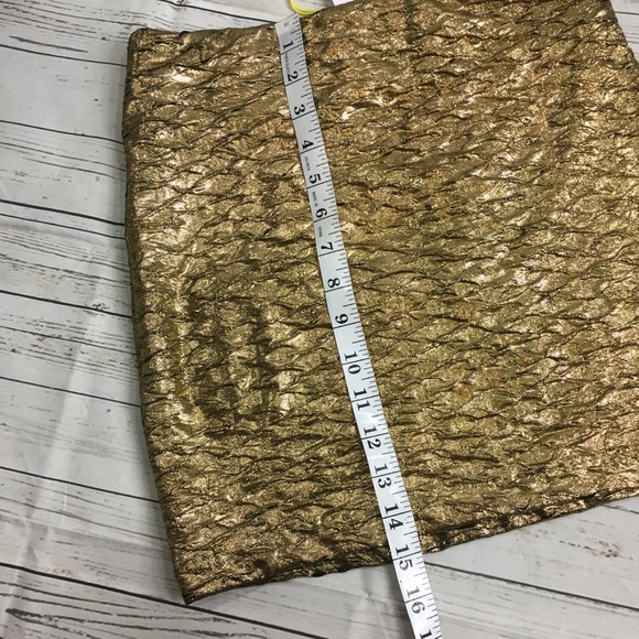 ❌SOLD❌BCBGeneration gold texture XS Mini Skirt - Picture 4 of 8