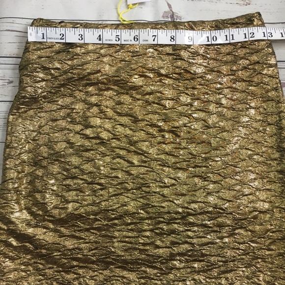 ❌SOLD❌BCBGeneration gold texture XS Mini Skirt - Picture 5 of 8