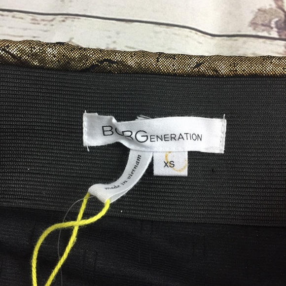 ❌SOLD❌BCBGeneration gold texture XS Mini Skirt - Picture 6 of 8