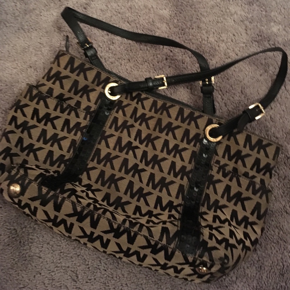 Black Michael Kors bag