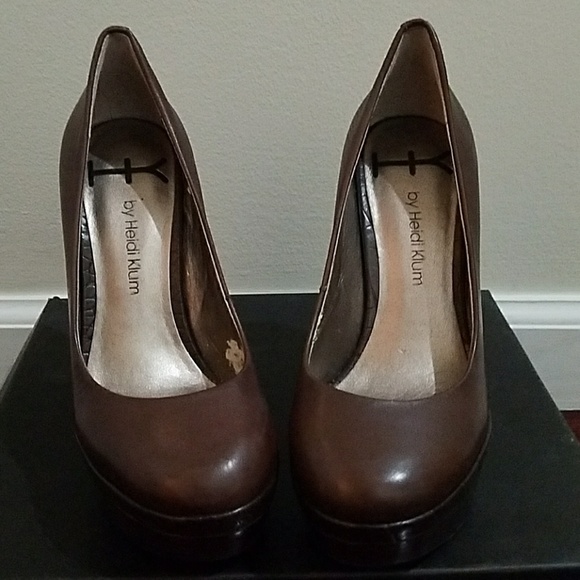 Heidi Klum Greogia Platform Pumps - Picture 2 of 4