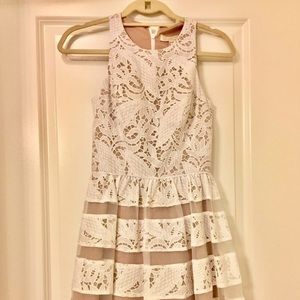 Aidan Mattox White/Nude Organza Lace, size 0