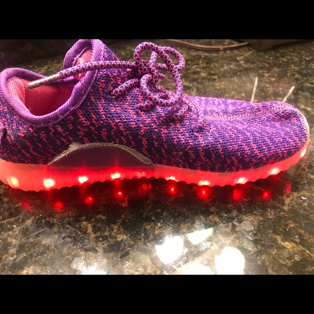 Tennis Shoes Size 5 to 6 Rechargeable