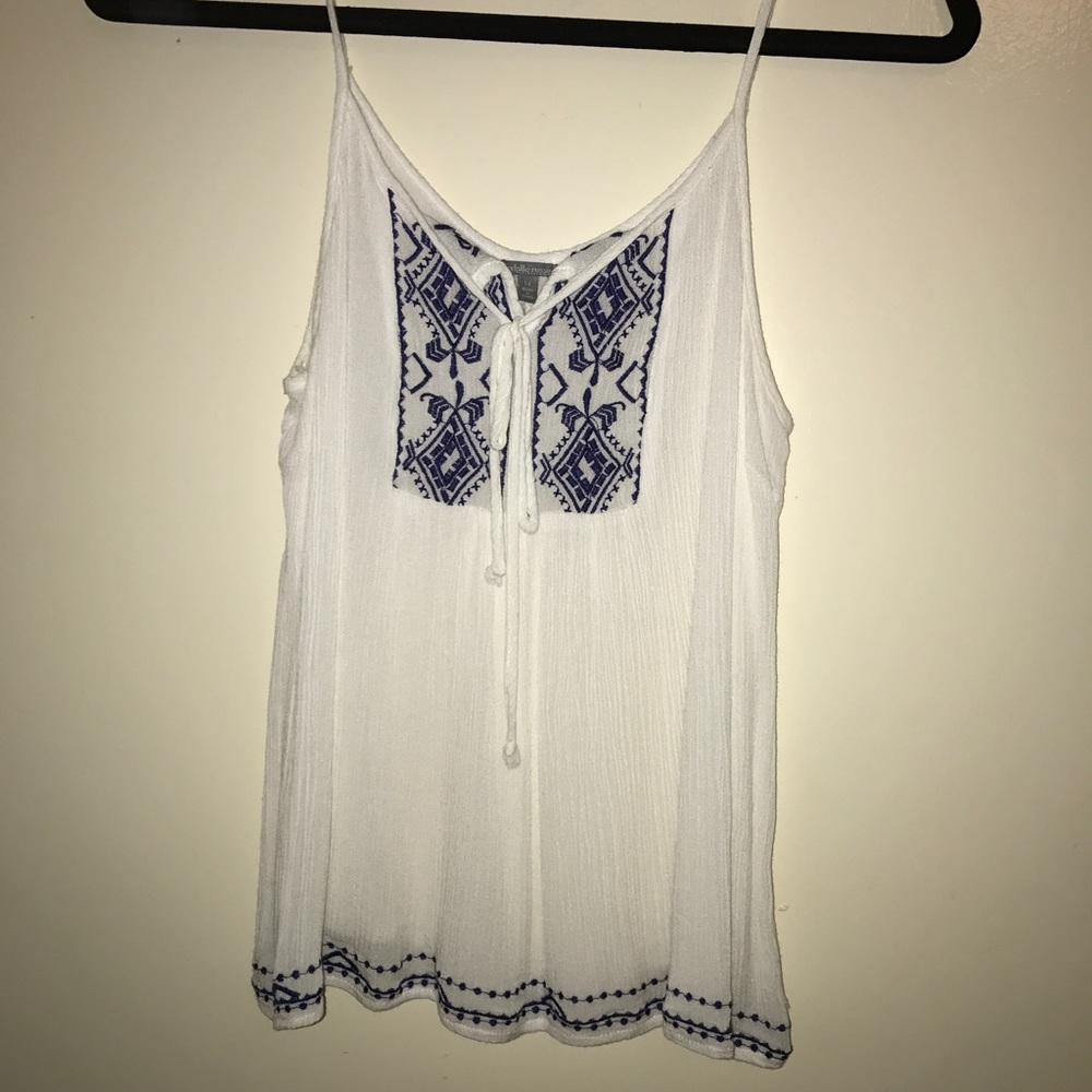CHARLOTTE RUSSE White/Navy Blue Shirt
