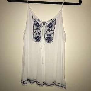CHARLOTTE RUSSE White/Navy Blue Shirt