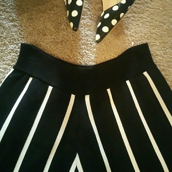 "Black & White Striped Cropped Pants" - Picture 2 of 2