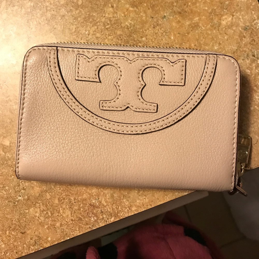 Tory burch wristlet