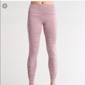Manduka leggings in dusky pink M