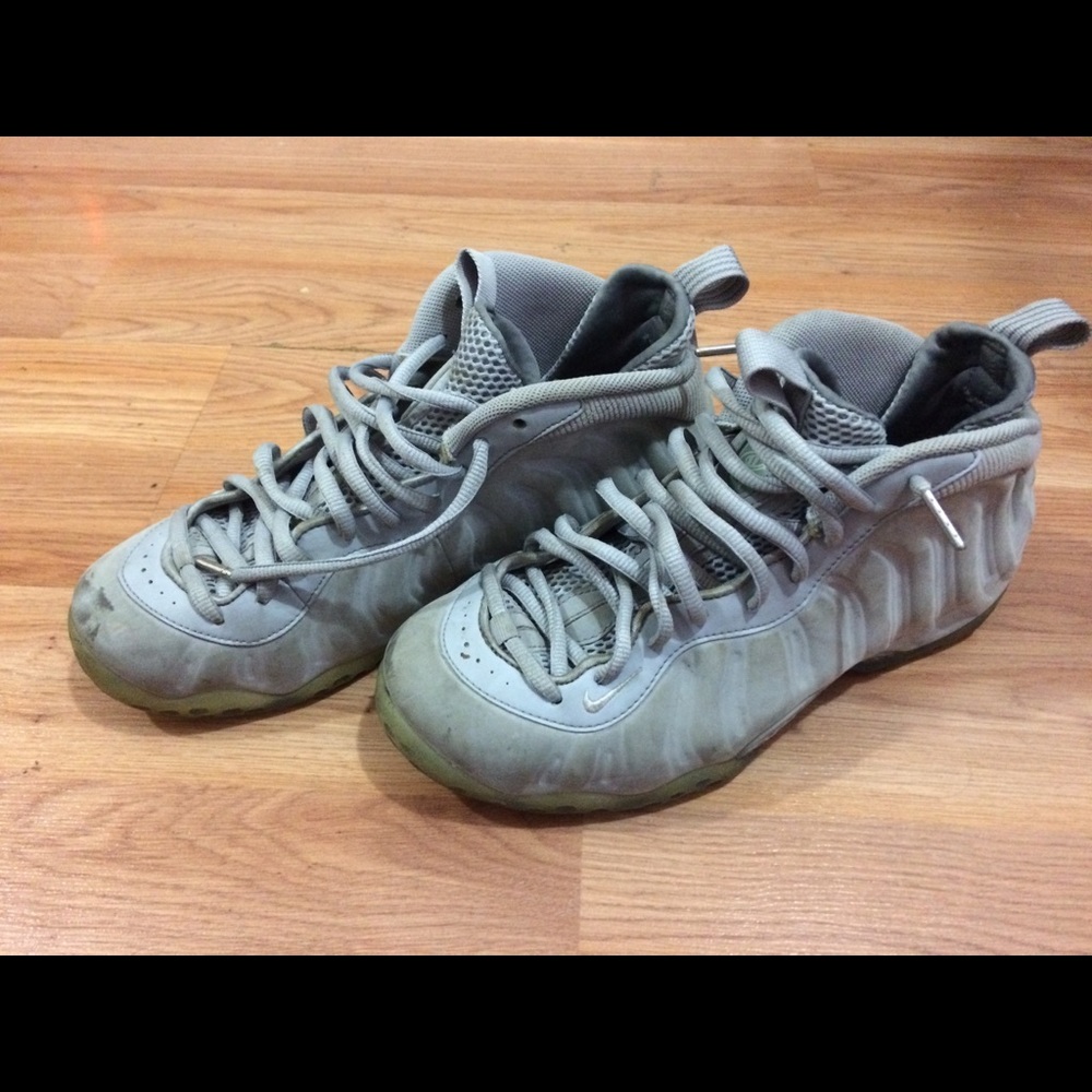 Nike men foamposits size 9.5