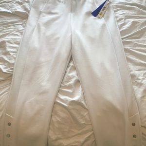 White slimming capris