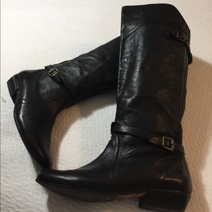 Beautiful tall black boots with buckle