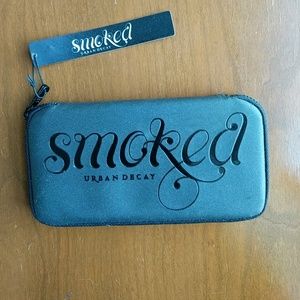 Urban Decay Smoked eyeshadow palette