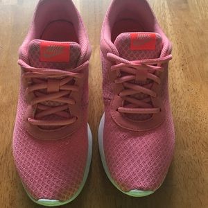 Nike Tanjun Sneakers