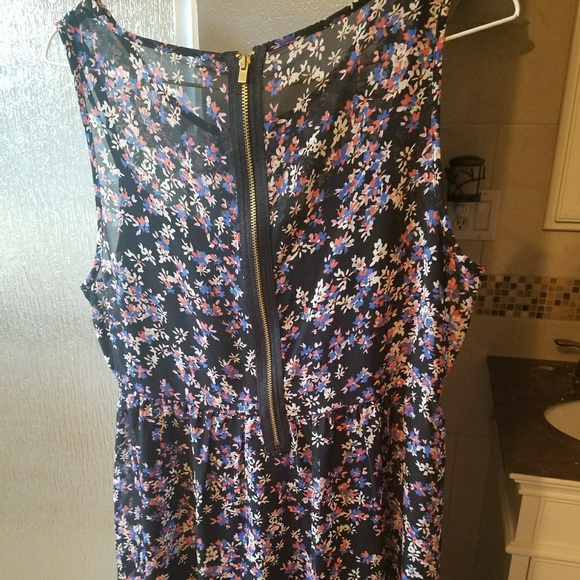 Express dress - Picture 2 of 3