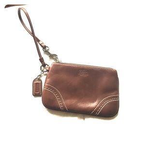 🎉HP🎉Coach brown leather wristlet