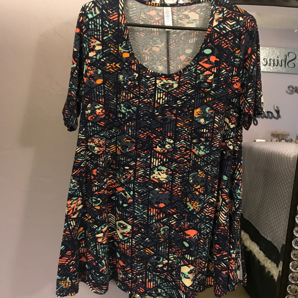 Lularoe Perfect Tee. Size S