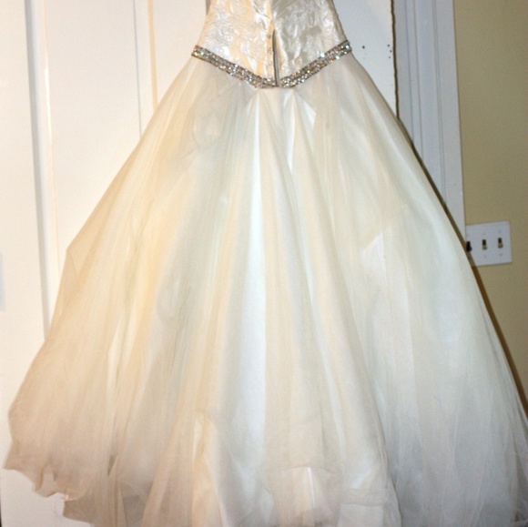 Wedding Gown - Picture 2 of 4