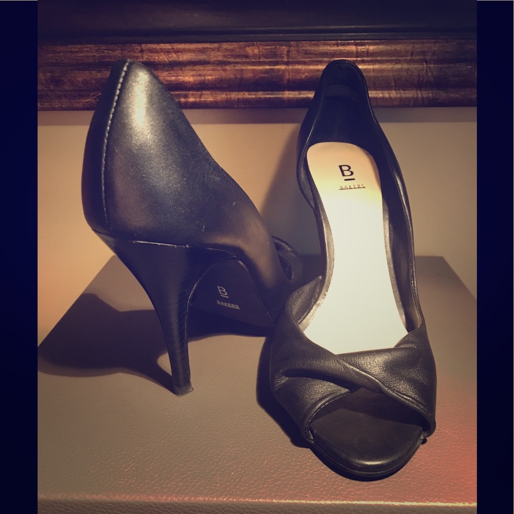 Bakers Twist Black Peep Toe Pump