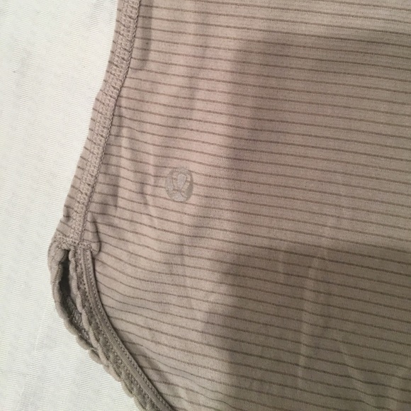 GUC lululemon 105f singlet grey scalloped tank - Picture 3 of 3