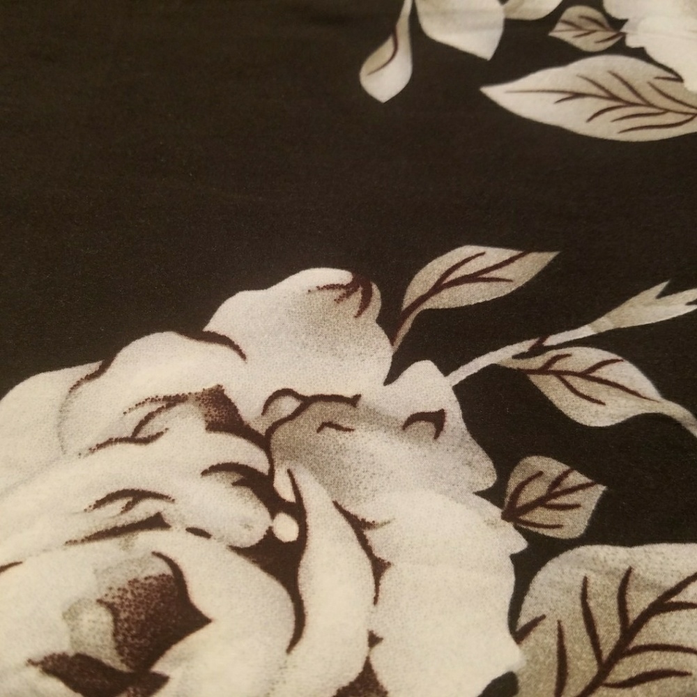 🔘CLEARANCE🔘 Black▪Large▪Floral▪Print - Picture 5 of 5