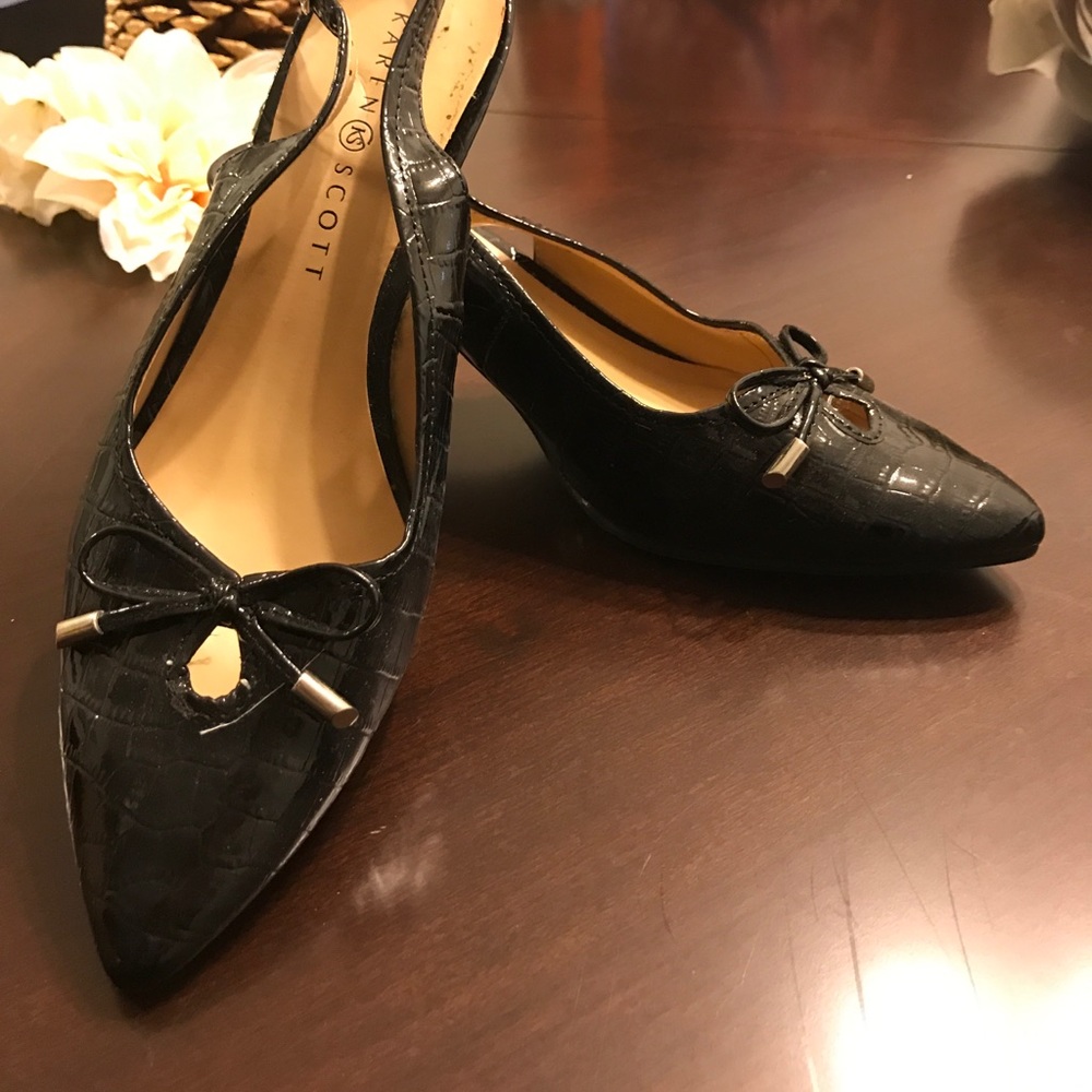Black kitten heels