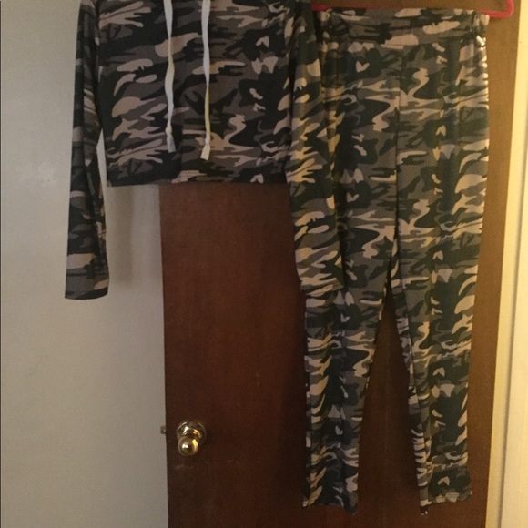 Camo Crop Hoodie Set - Picture 3 of 4