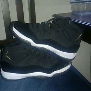 Black Velvet 11s size 10m
