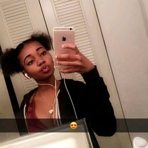 Meet your Posher, Estephanie